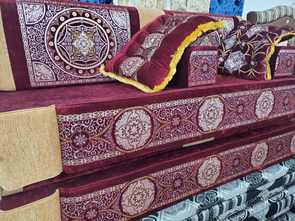 مجلس 25/20  قماش اسيل 730 احمر مع بيج